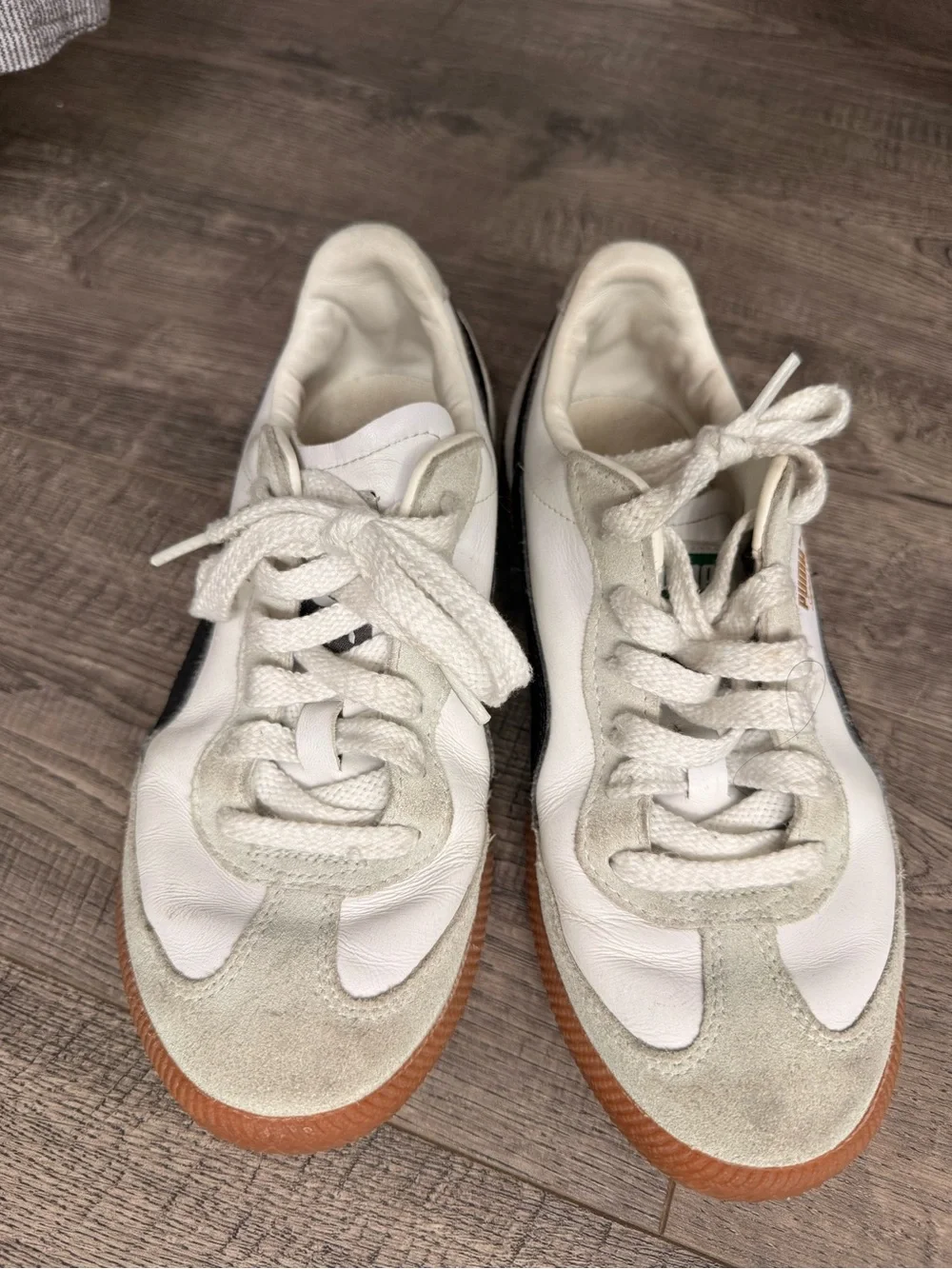 PUMA súper liga White & Navy Classic with Gum Sole